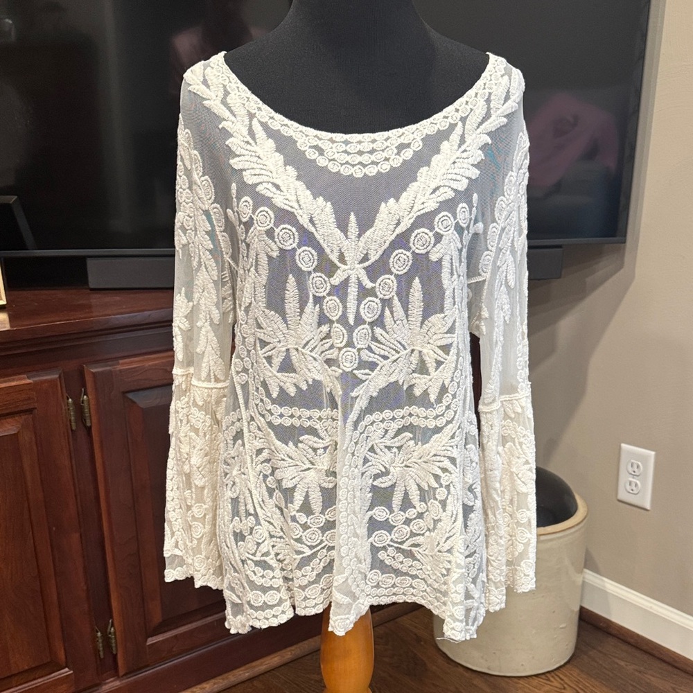 Women’s Cream Top
